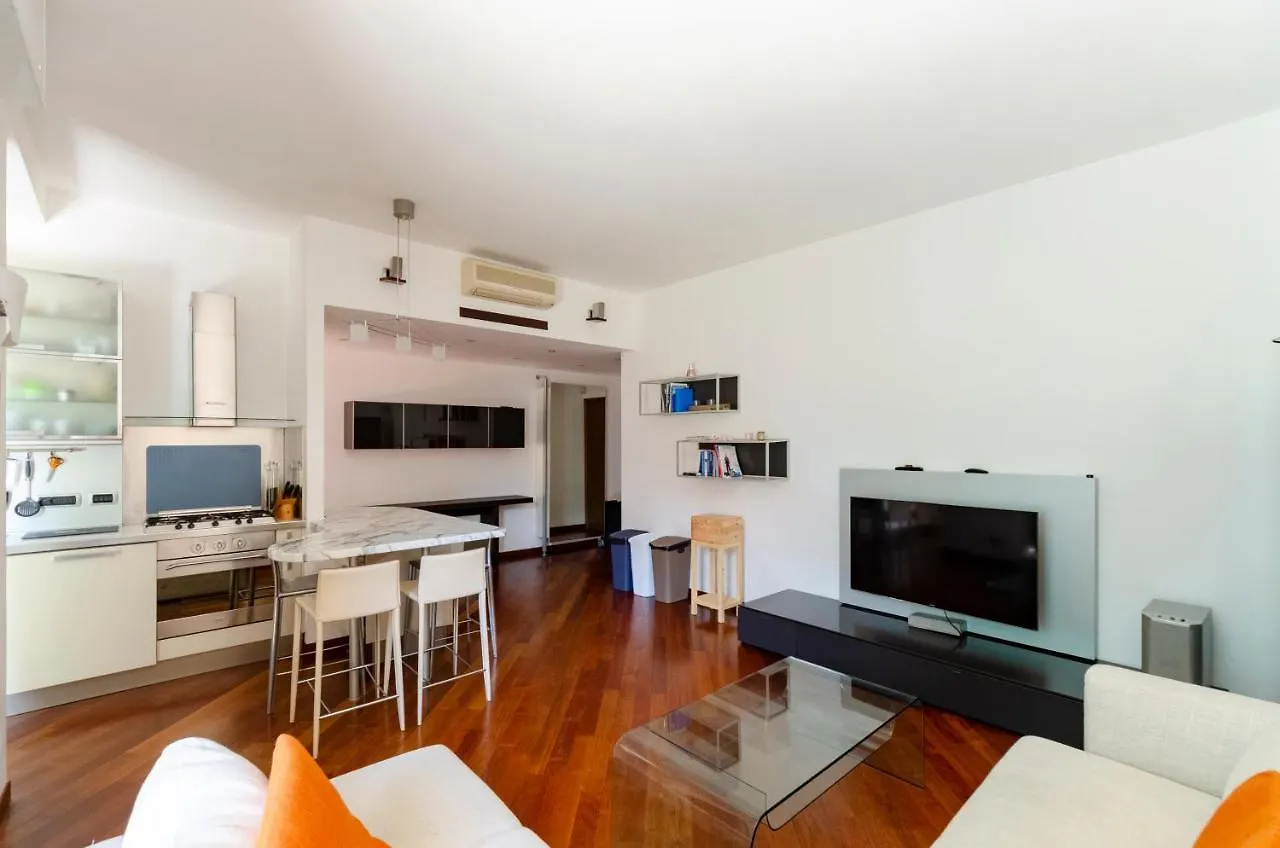 Апартаменты Joivy Stylish Flat Terrace Генуя