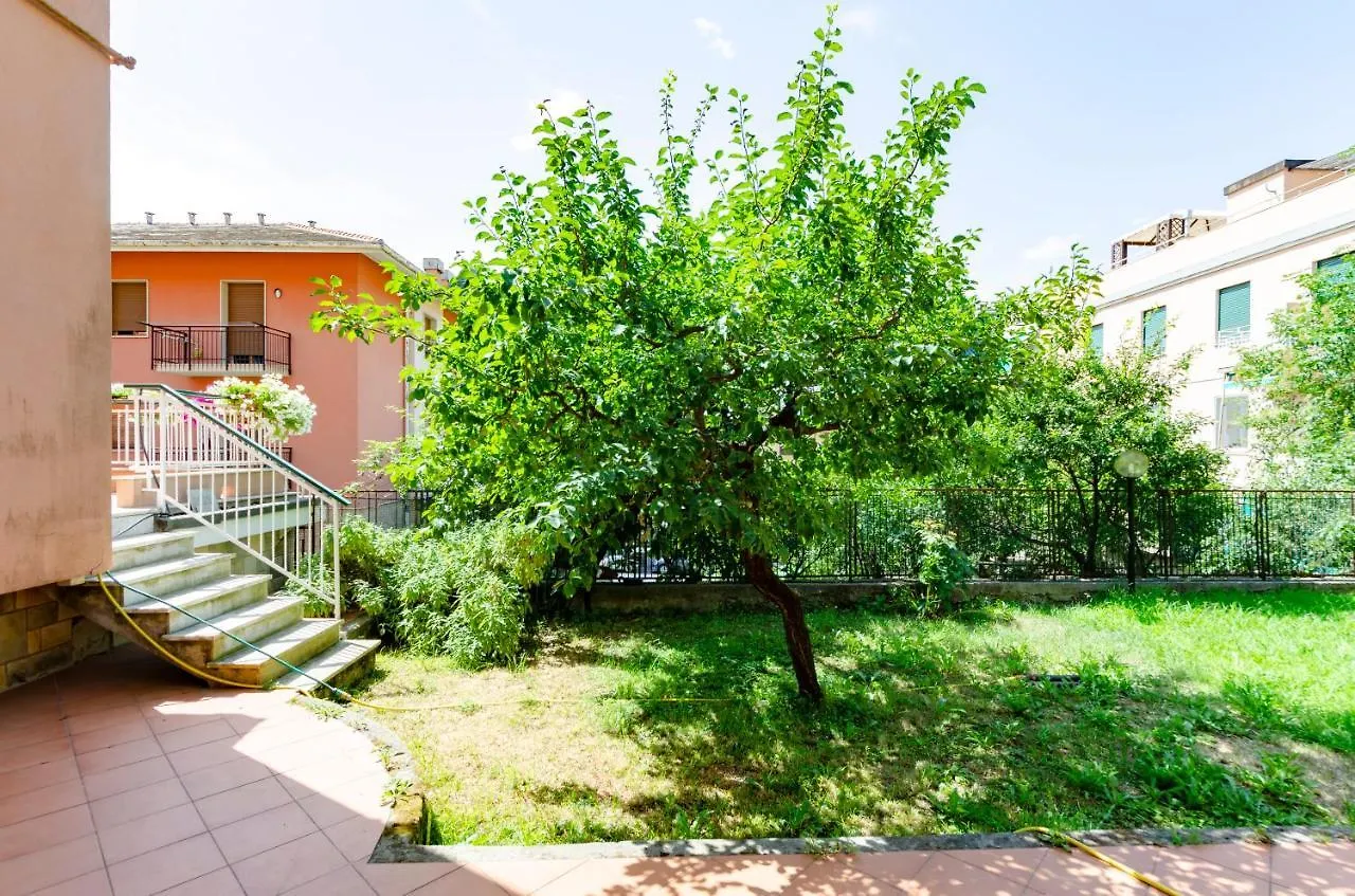 Joivy Stylish Flat Terrace Apartment Genoa 0*,