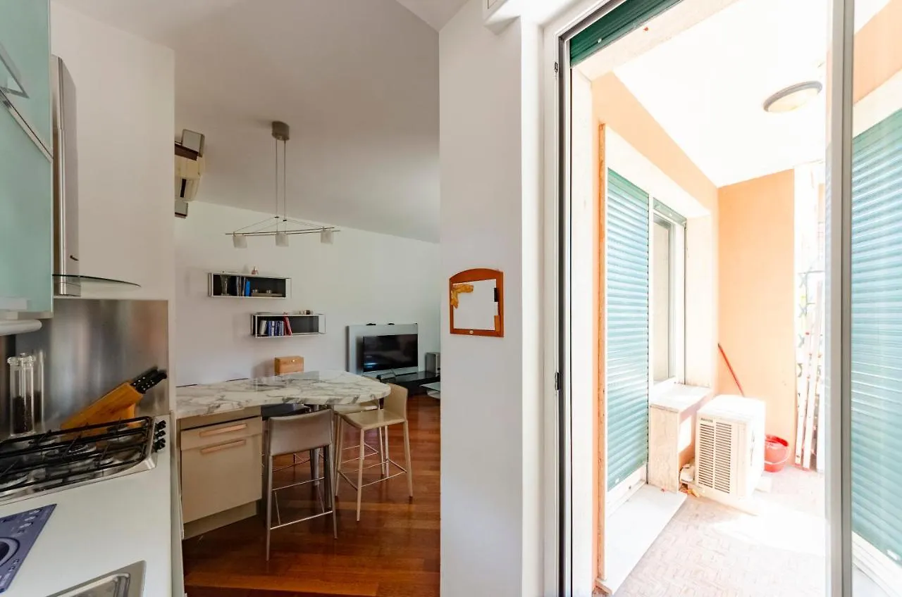 Joivy Stylish Flat Terrace Apartment Genoa